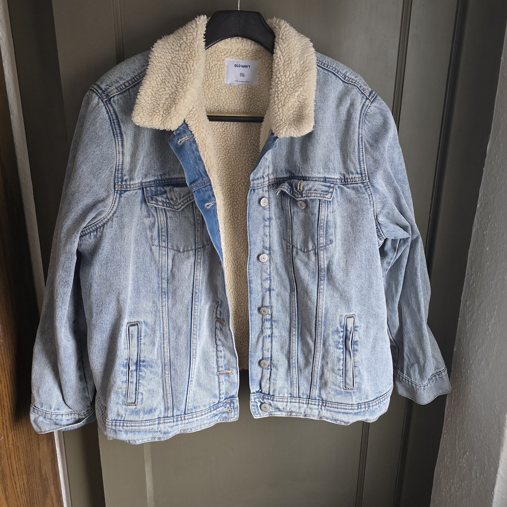 Old Navy  Denim Jacket with Cream Sherpa Lining.  XXL But Fits More Like An L/XL